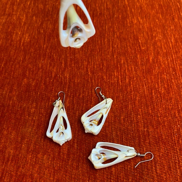 Handmade Real  African Sea Shells Vintage Earrings - Picture 2 of 5
